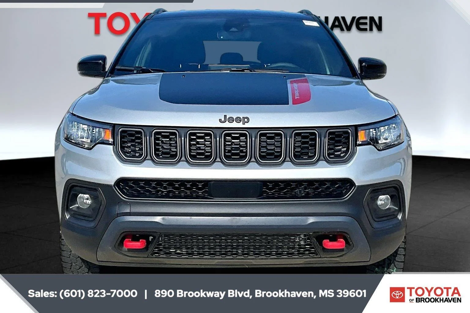 Used 2026 Silver Zynith Metallic Clearcoat Jeep Trailhawk image 3