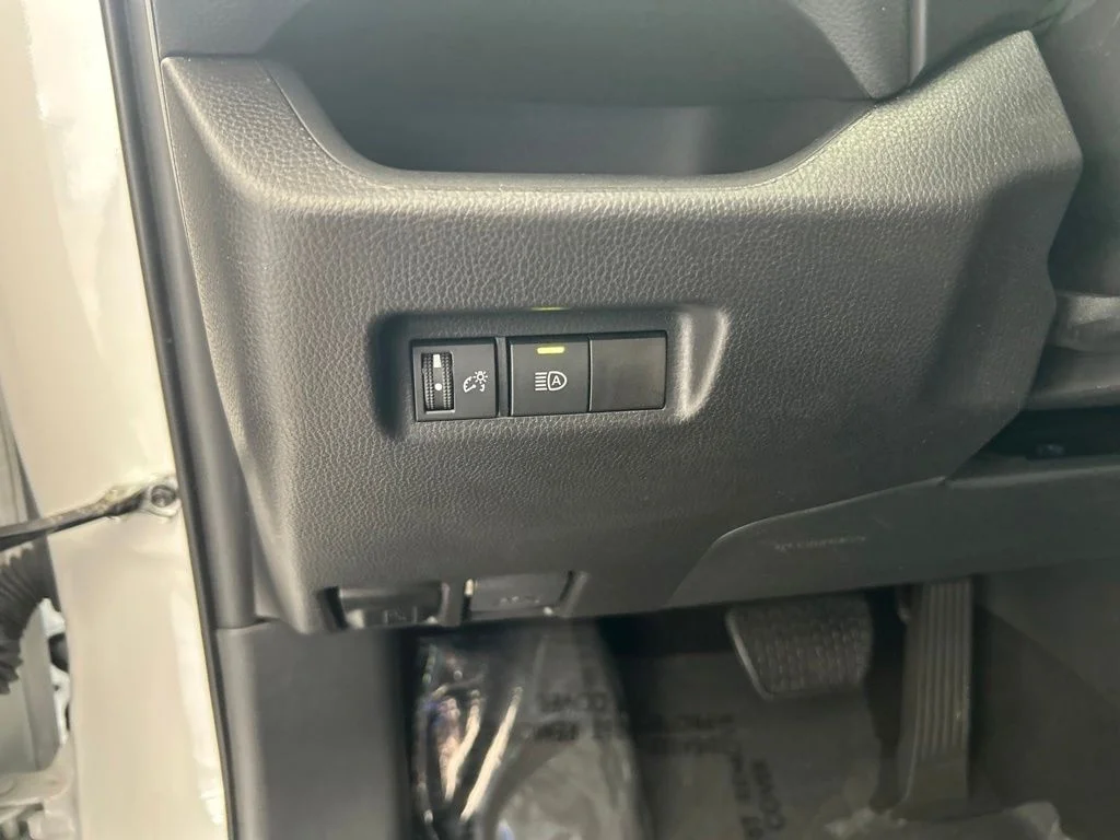 Used 2025 White Toyota XLE image 39
