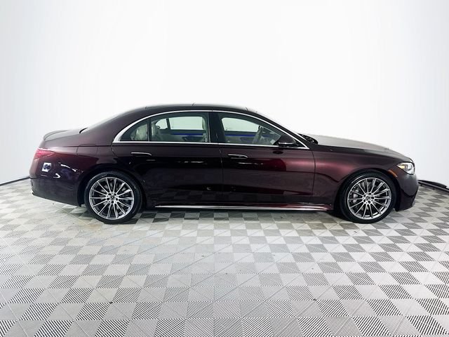 New 2026 MANUFAKTUR Rubellite Red Metallic Mercedes-Benz S 580 image 8