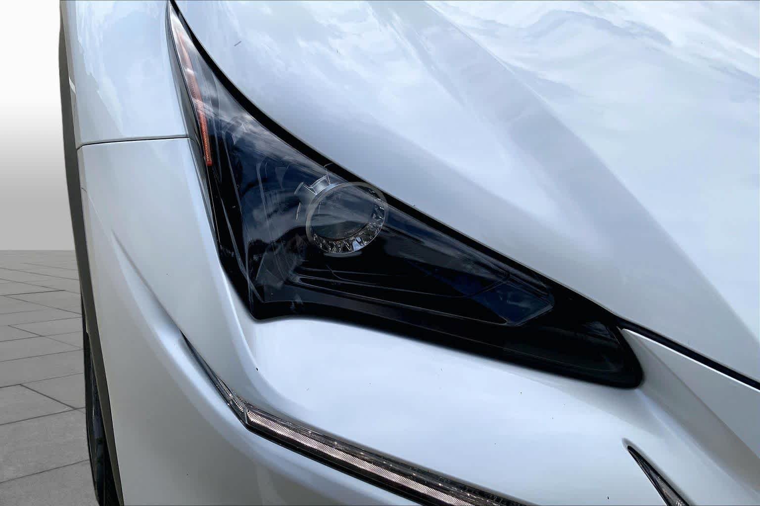 Used 2021 Eminent White Pearl Lexus  image 27