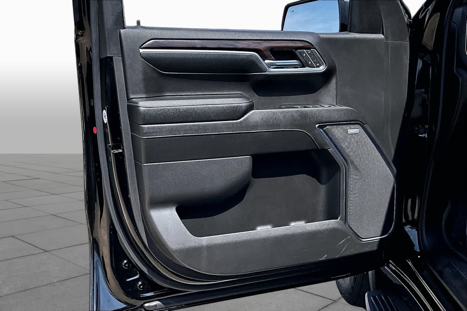 Used 2024 Onyx Black GMC SLT image 22