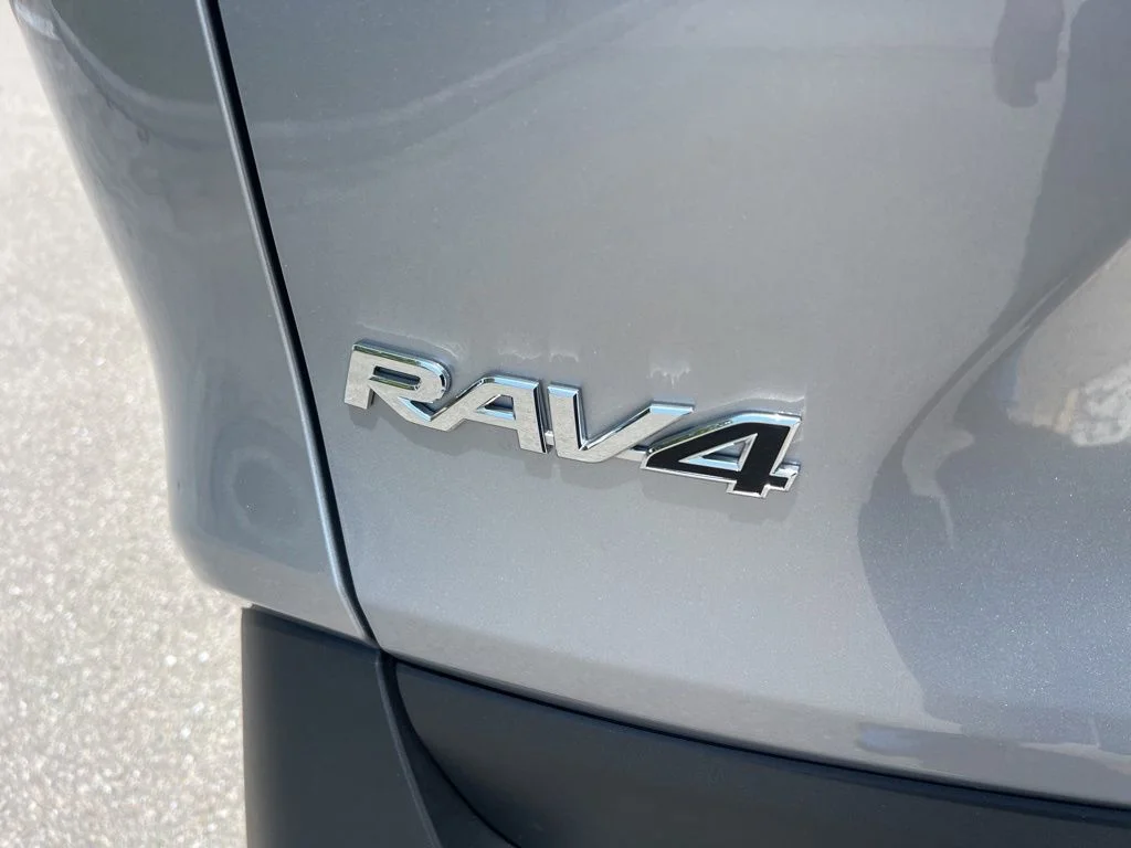 Used 2025  Toyota XLE image 27