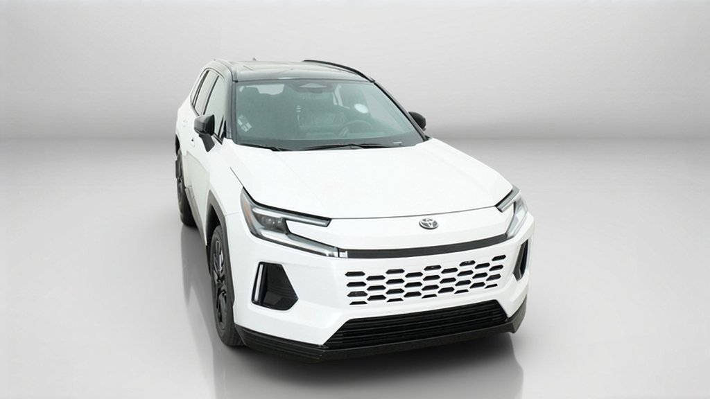 New 2026 Wind Chill Pearl with Midnight Black Metallic roof Toyota XSE image 4
