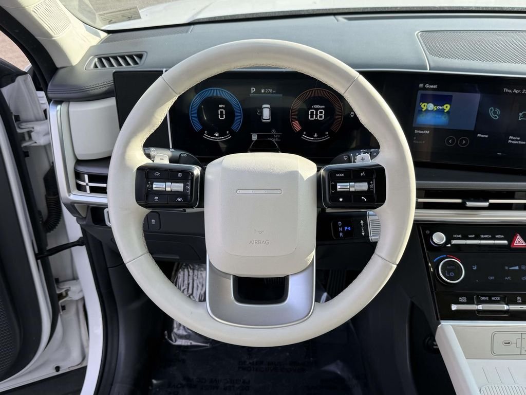 Used 2025 White Hyundai SEL image 17