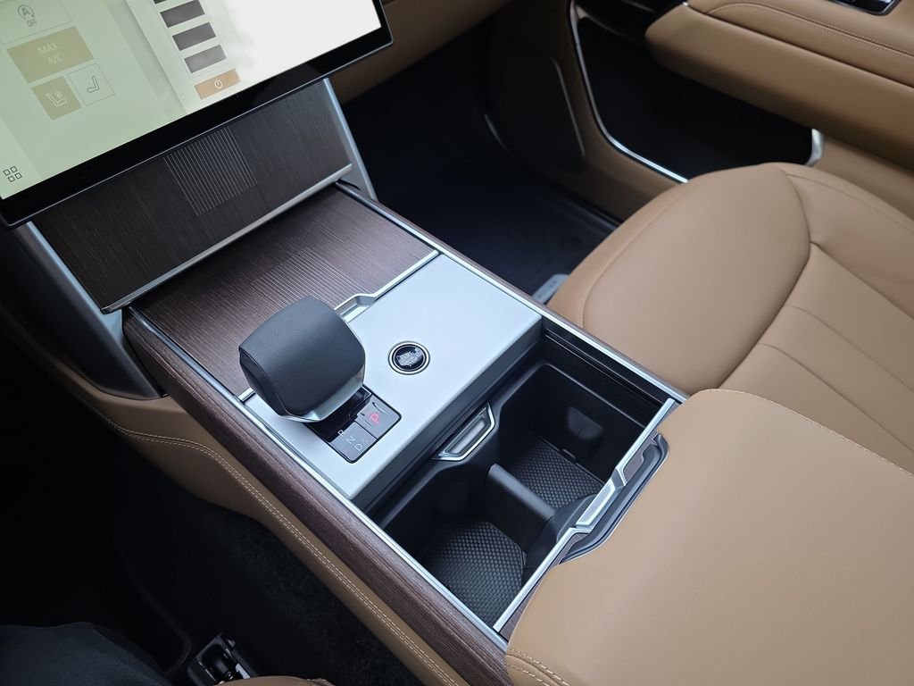 New 2026 Icy White Satin Land Rover Autobiography image 18