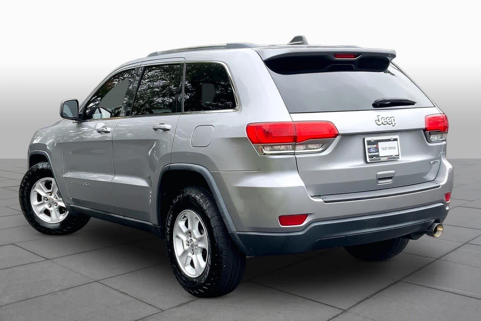 Used 2014 Billet Silver Metallic Clearcoat Jeep Laredo image 11
