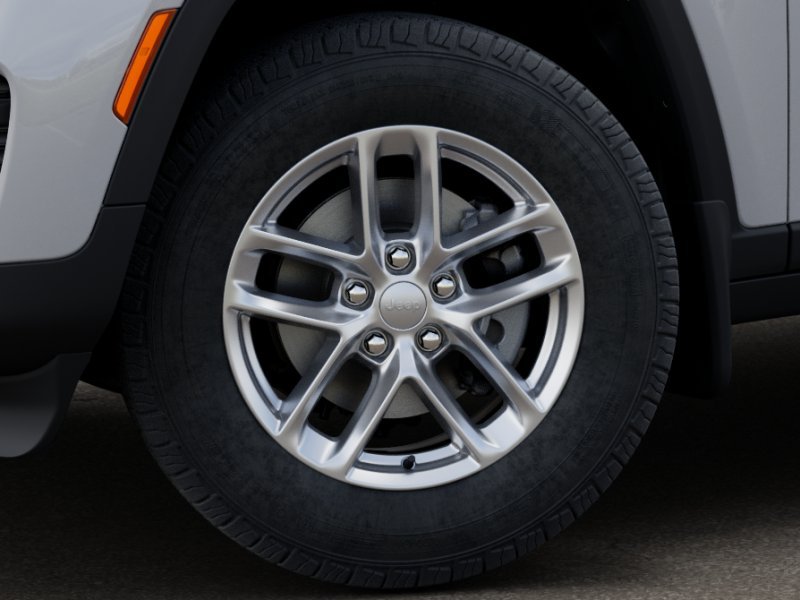 New 2025 Bright White Clear-Coat Exterior Paint Jeep Laredo X image 30
