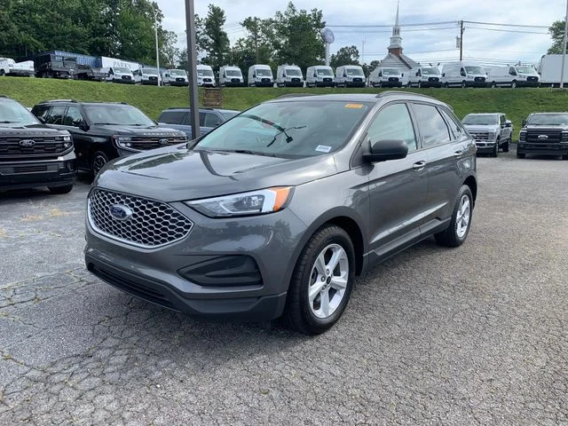 Used 2024 Gray Ford SE image 4