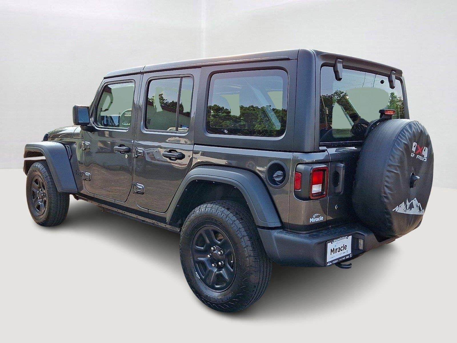 Used 2022 Granite Crystal Metallic Clearcoat Jeep Unlimited Sport image 4