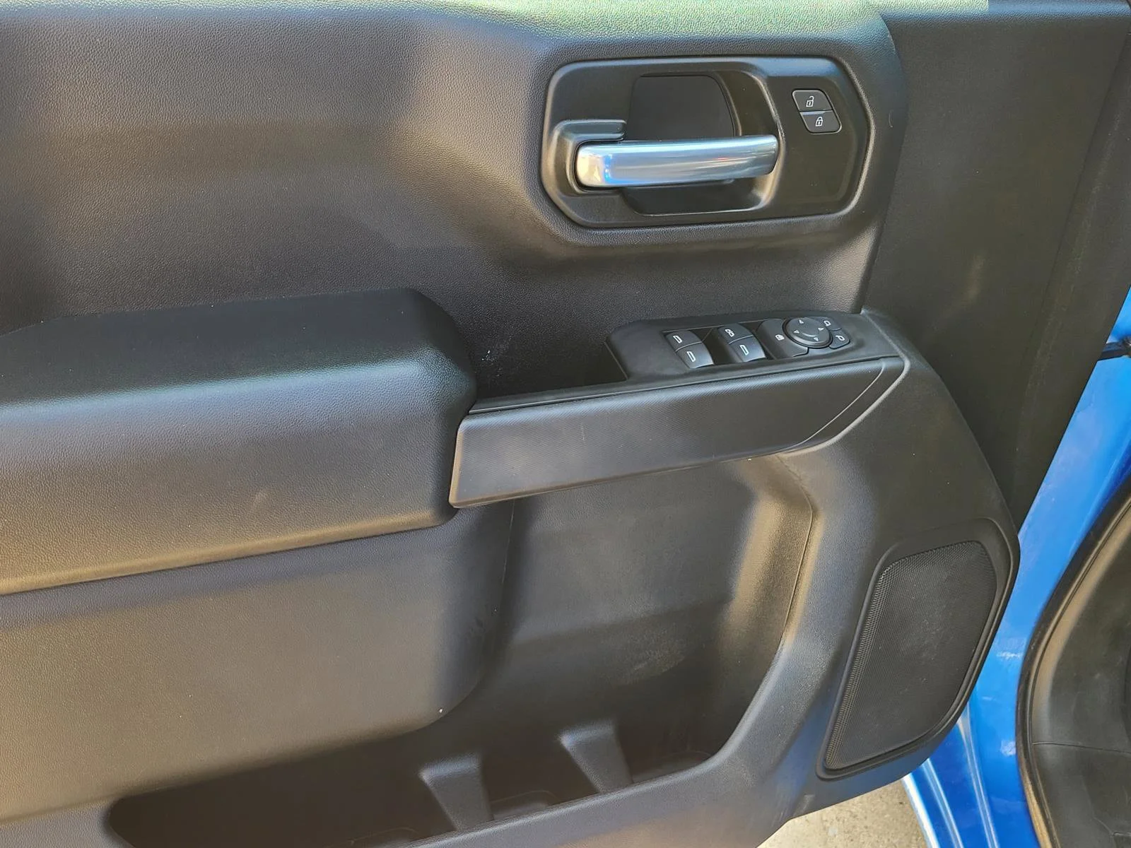 Used 2025 Riptide Blue Metallic Chevrolet Custom image 19