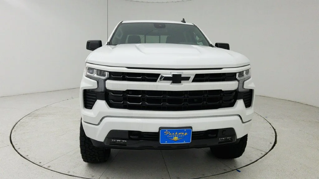 New 2026 Summit White Chevrolet RST image 2