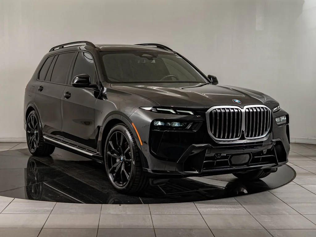 Used 2025 Black Sapphire Metallic BMW xDrive40i image 3