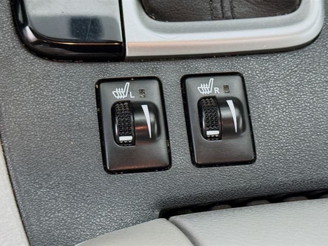 Used 2016 Blue Toyota XLE V6 image 20