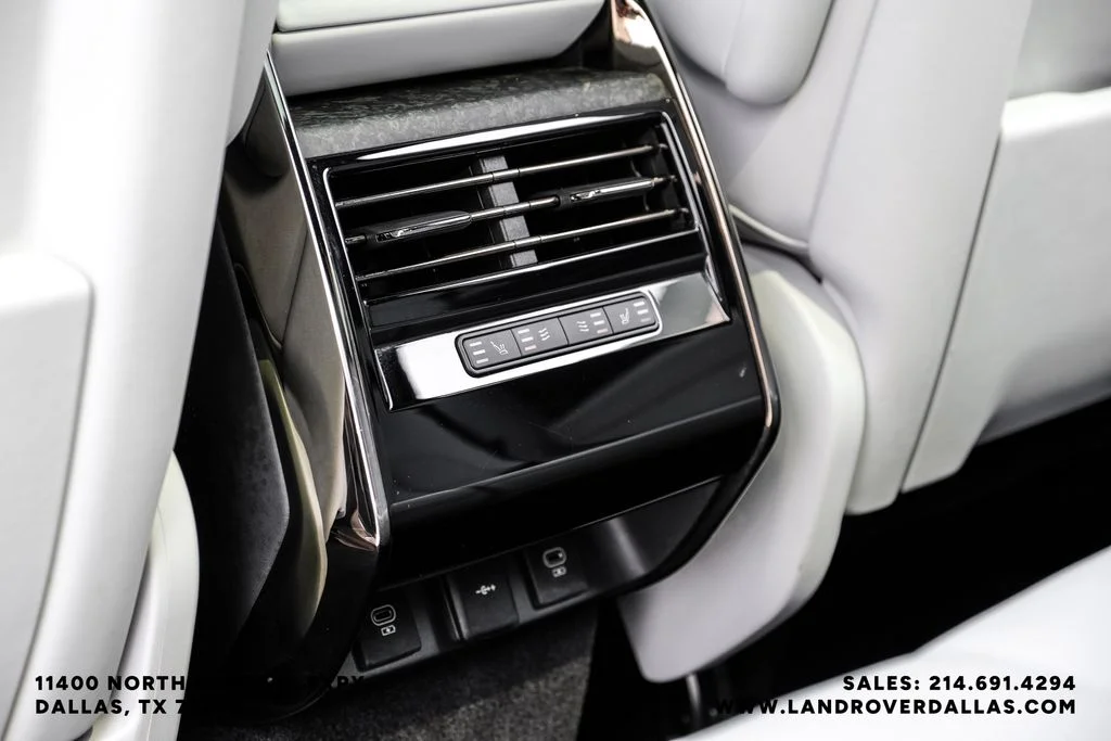 Used 2023 Fuji White Land Rover SE image 40