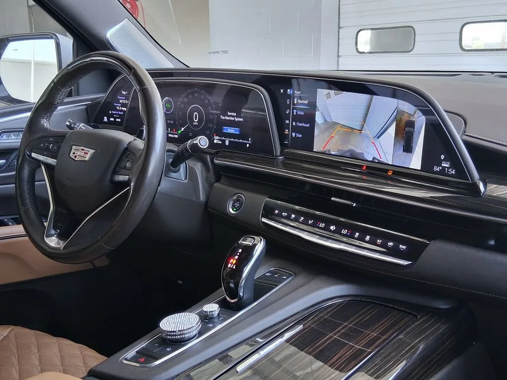 Used 2022 CRYSTAL WHITE TRICOAT Cadillac Premium Luxury image 17