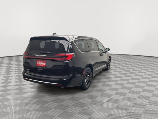 2025 Chrysler Pacifica Select - Photo 39