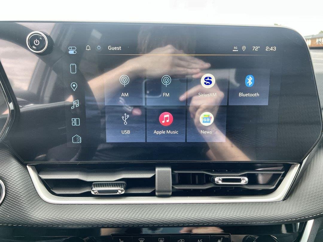 New 2027 Mosaic Black Metallic Chevrolet LT image 18