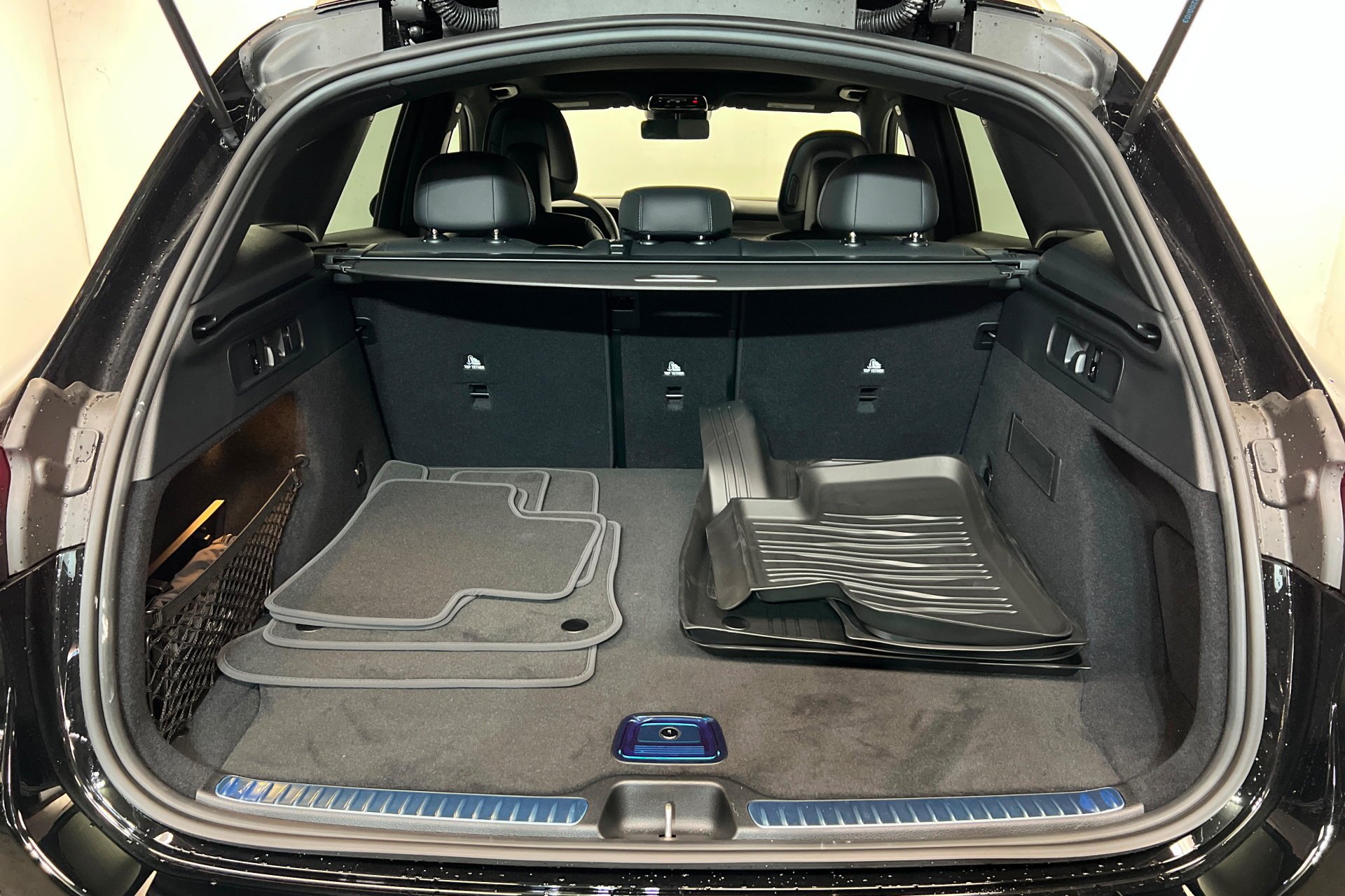 New 2026 Black Mercedes-Benz GLC 300 image 23