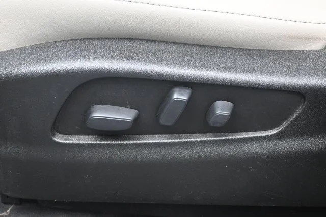 Used 2019 Radiant Silver Metallic Cadillac Luxury image 20