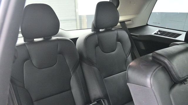 Used 2018 Silver Volvo T6 Momentum image 18