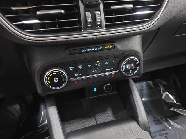 Used 2020 Gray Ford SE image 24