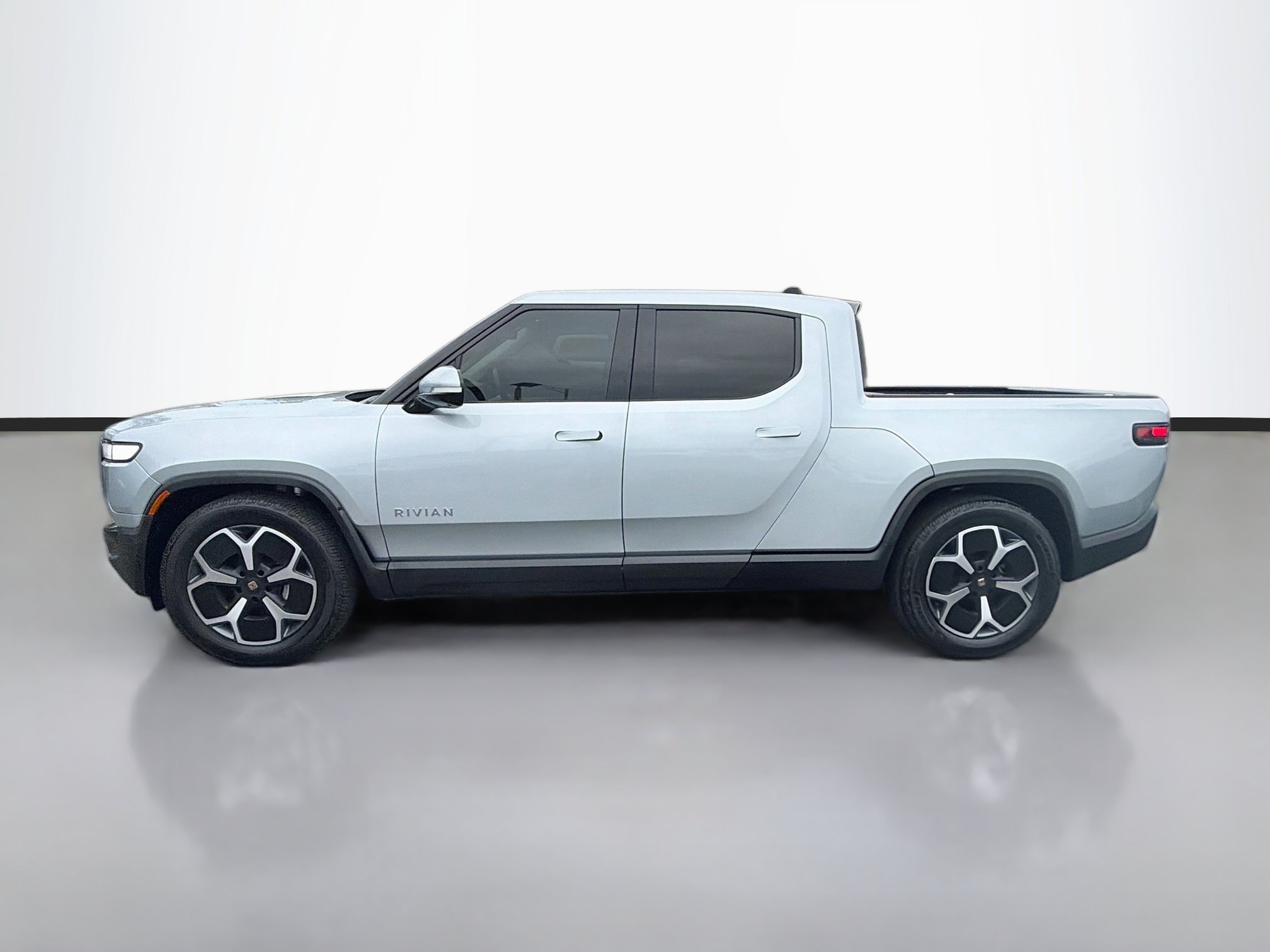 Used 2024 Rivian R1T Adventure with VIN 7FCTGBAA9RN031382 for sale in Sarasota, FL