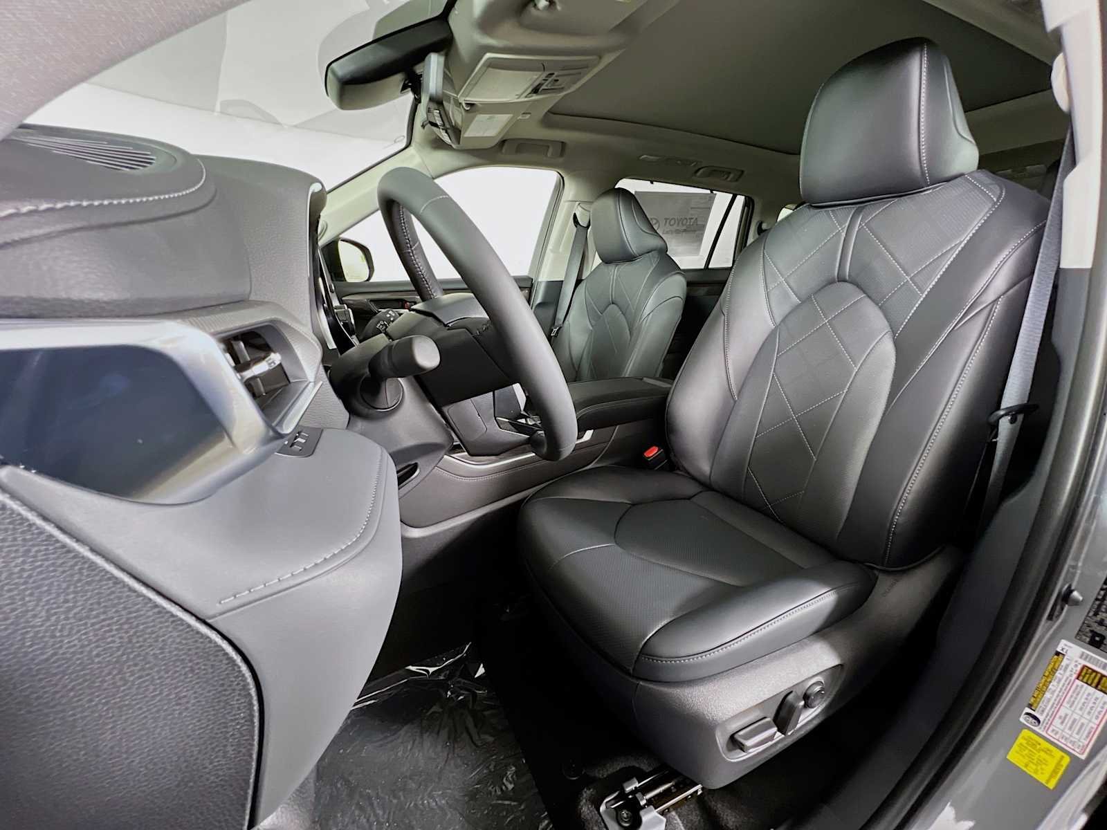 2026 Toyota Highlander — photo 13