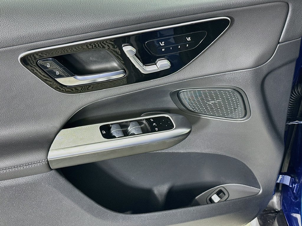 New 2027 Blue Mercedes-Benz GLC 300 image 18