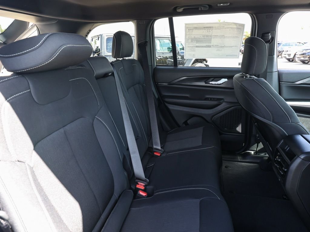 New 2026 Bright White Clear-Coat Exterior Paint Jeep Laredo X image 17