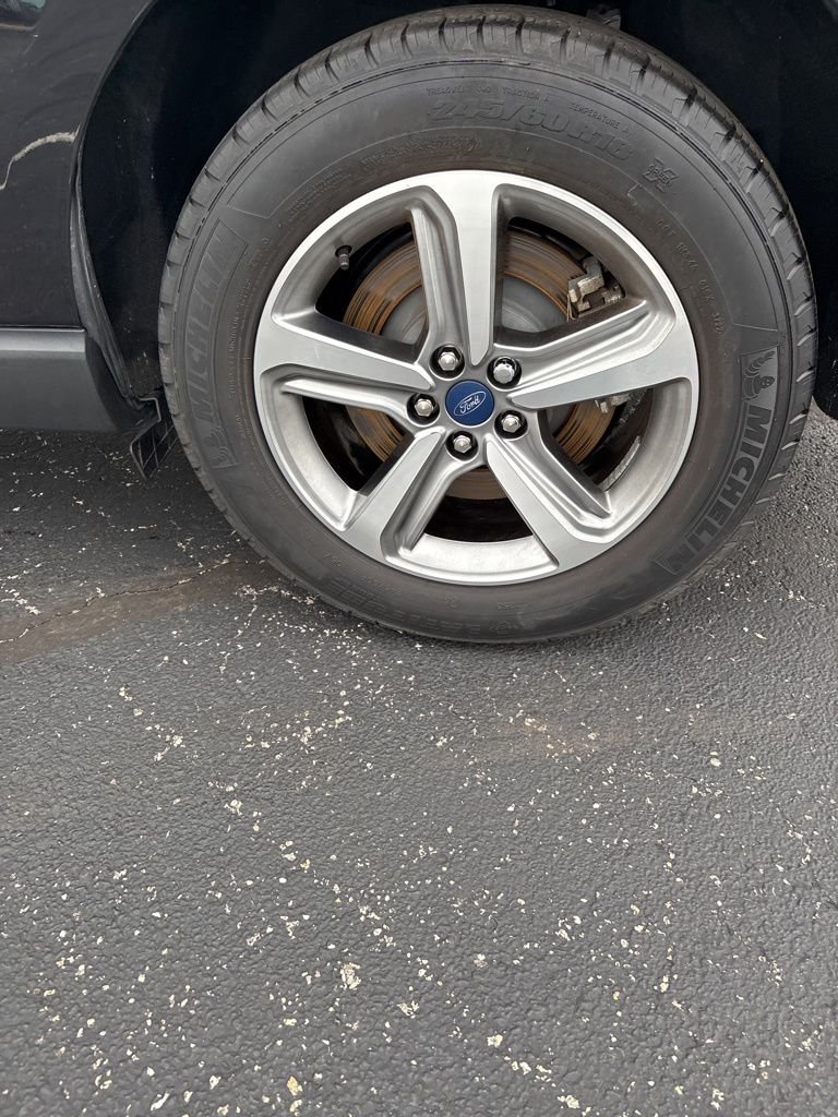 Used 2022 Black Ford SEL image 12