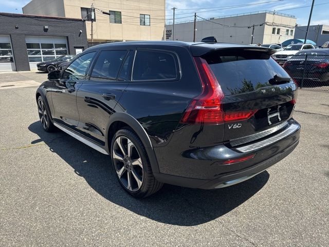 Used 2024 Black Volvo Ultimate image 3
