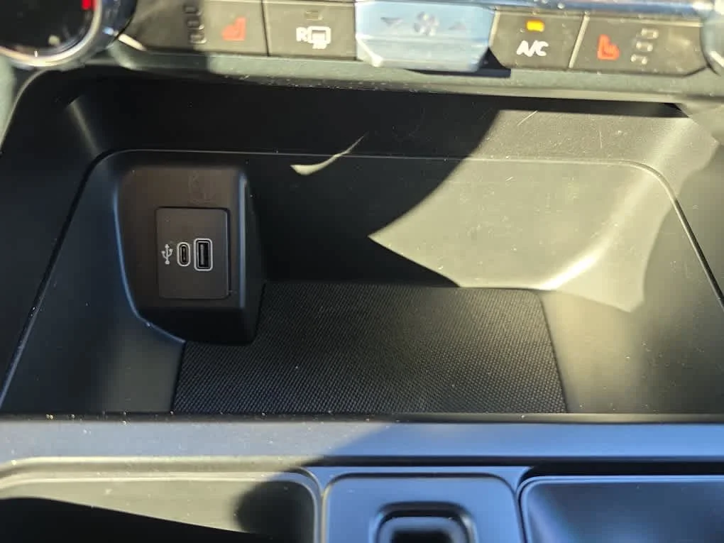 Used 2025 Agate Black Metallic Ford XLT image 24
