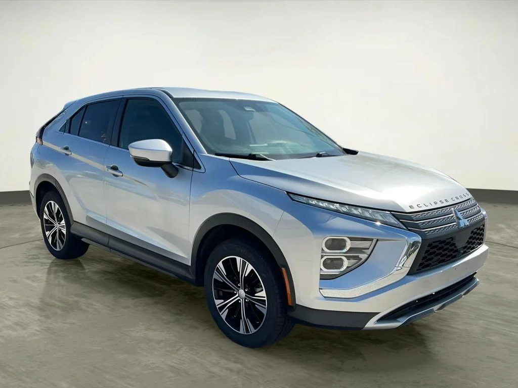 Used 2022  Mitsubishi SE image 13