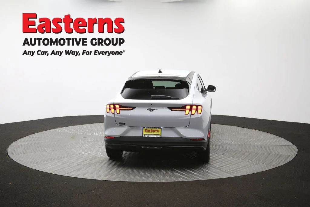 Used 2023 White Ford Select image 37
