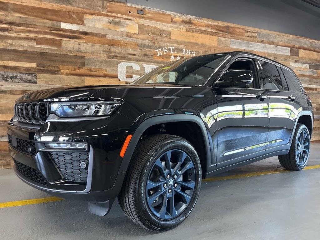 New 2026 Diamond Black Crystal Pearl-Coat Exterior Paint Jeep 85th Anniversary image 13