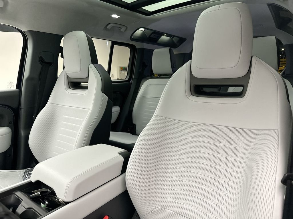 New 2026 Sargasso Blue Land Rover OCTA image 18