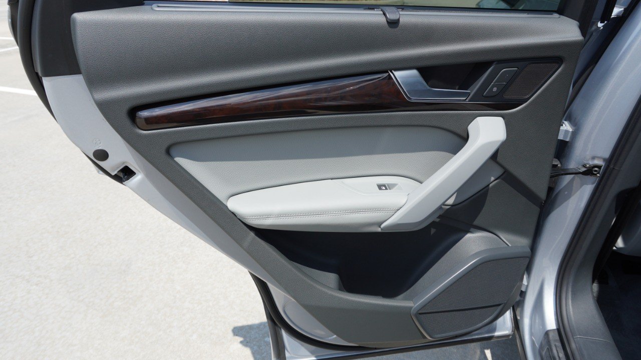 Used 2019 Silver Audi Premium Plus image 36