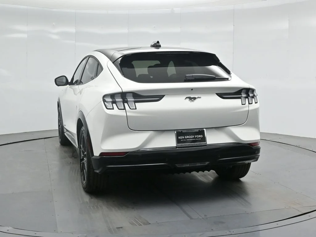 New 2026 Star White Metallic Tri-coat Ford Premium image 27