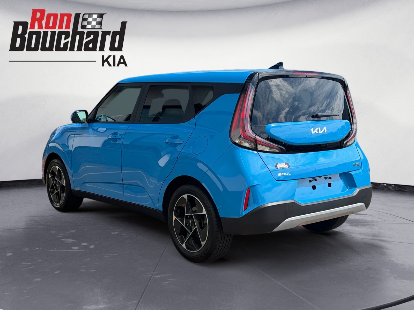 Used 2023 Surf Blue Kia EX image 4