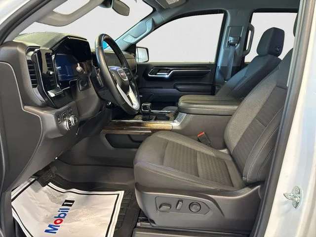 Used 2023 White GMC Elevation image 10