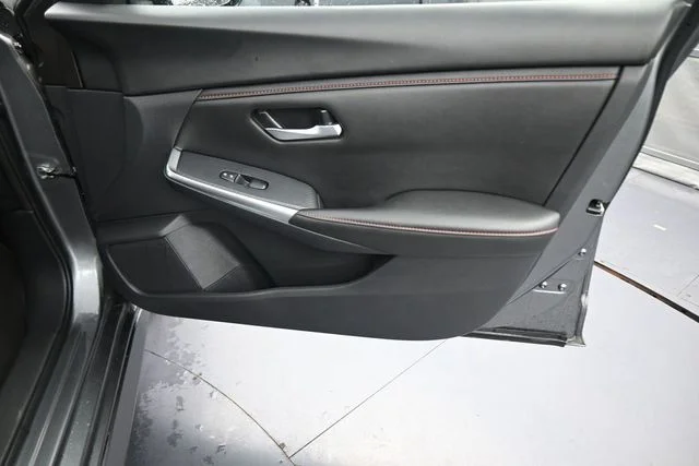 Used 2025 Gray Nissan SR image 13
