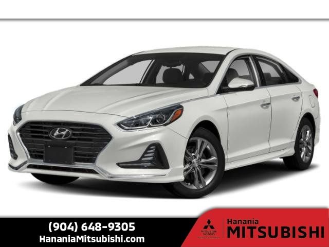 Used 2018 Black Hyundai SE image 1