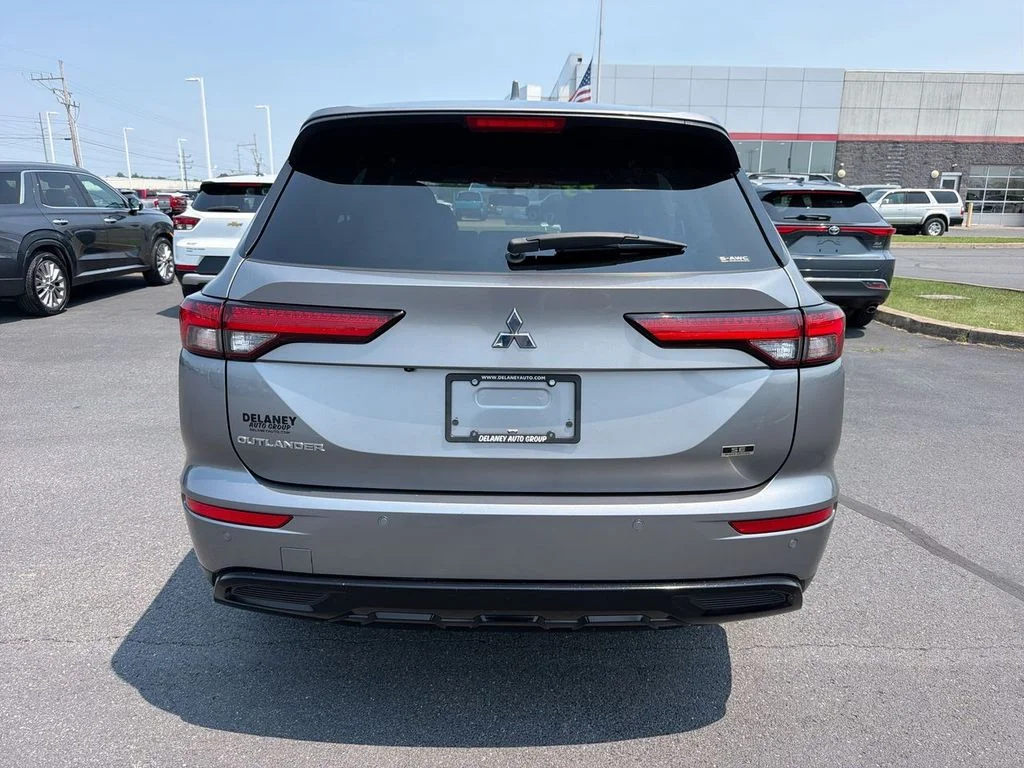 Used 2023  Mitsubishi SE Black Edition image 7