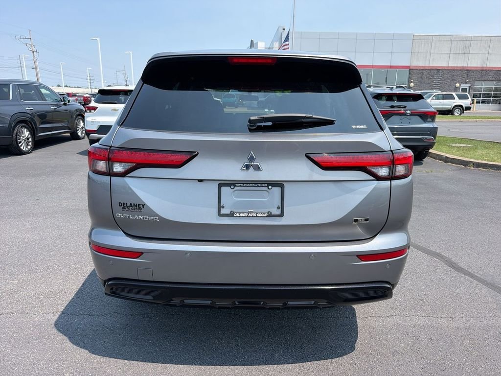 Used 2023  Mitsubishi SE Black Edition image 7