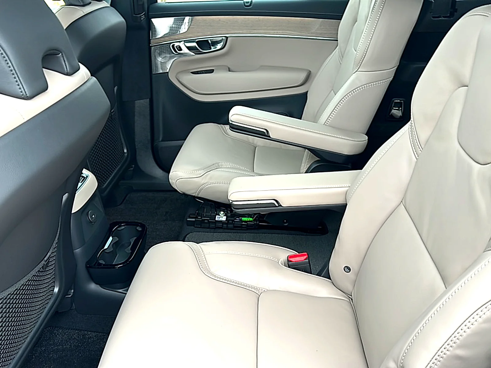 2025 Volvo XC90 Ultra - Photo 16