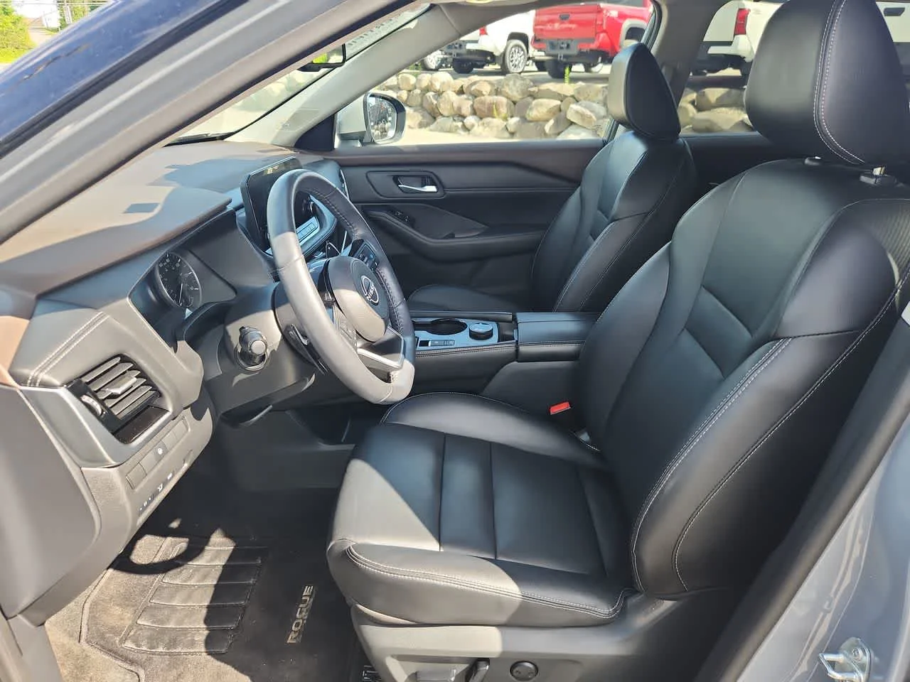 Used 2023 Boulder Gray Pearl Nissan SL image 12