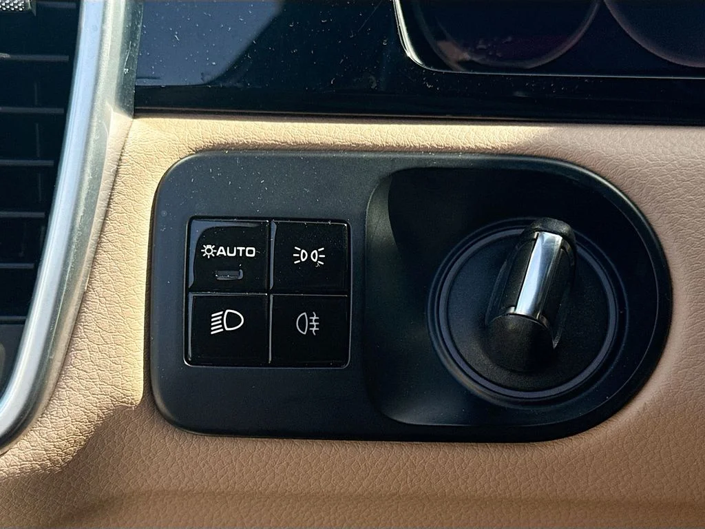 Used 2021  Porsche Base image 11