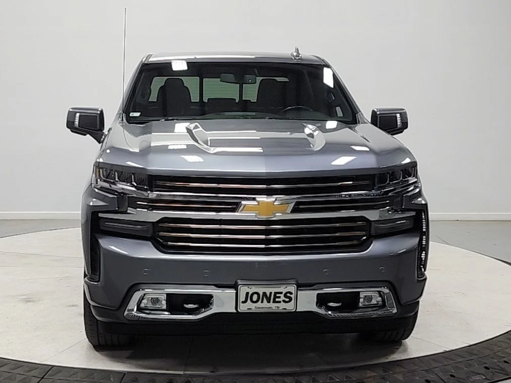 Used 2022 Gray Chevrolet High Country image 2