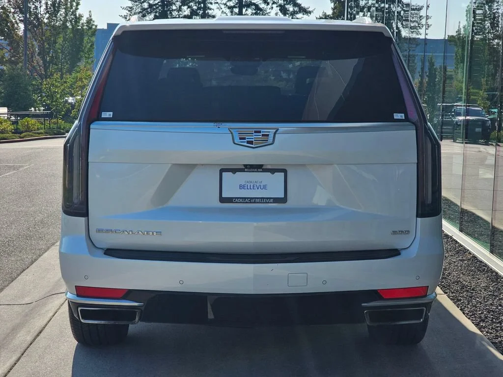 Used 2021 CRYSTAL WHITE TRICOAT Cadillac Premium Luxury image 4