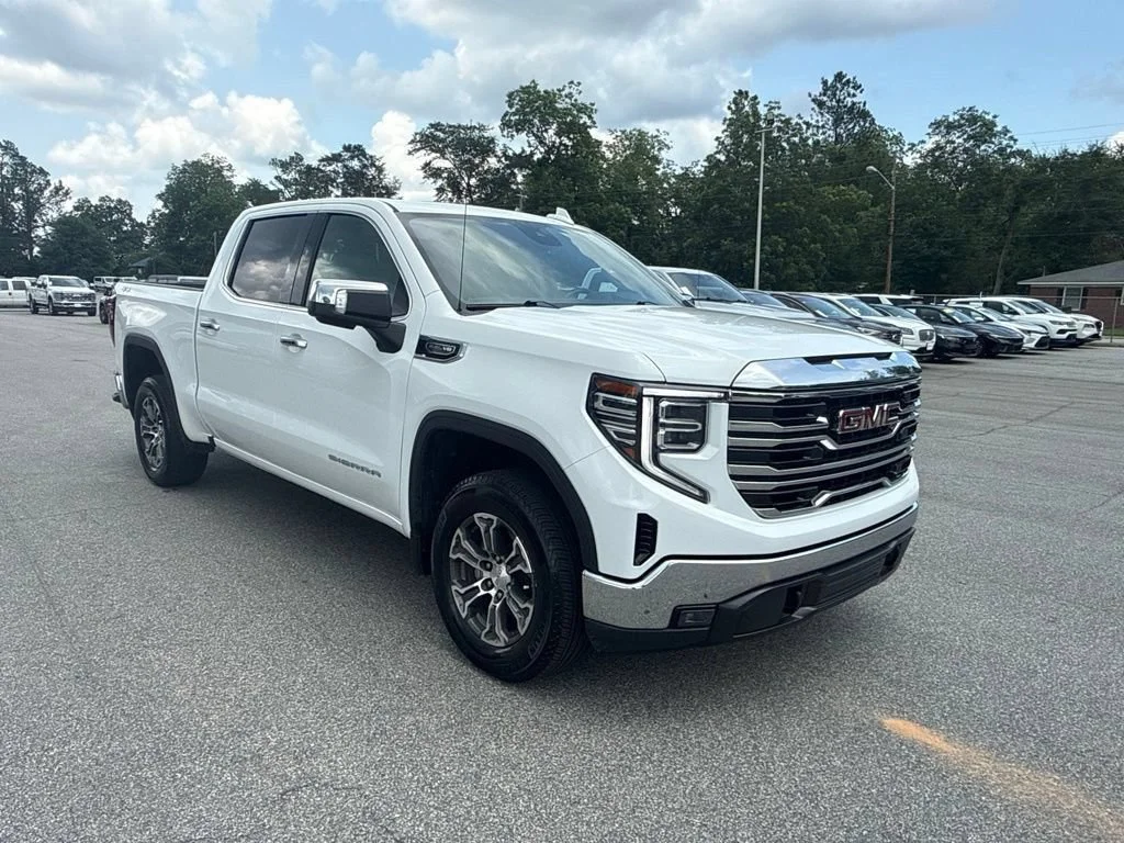 Used 2026 Summit White GMC SLT image 3